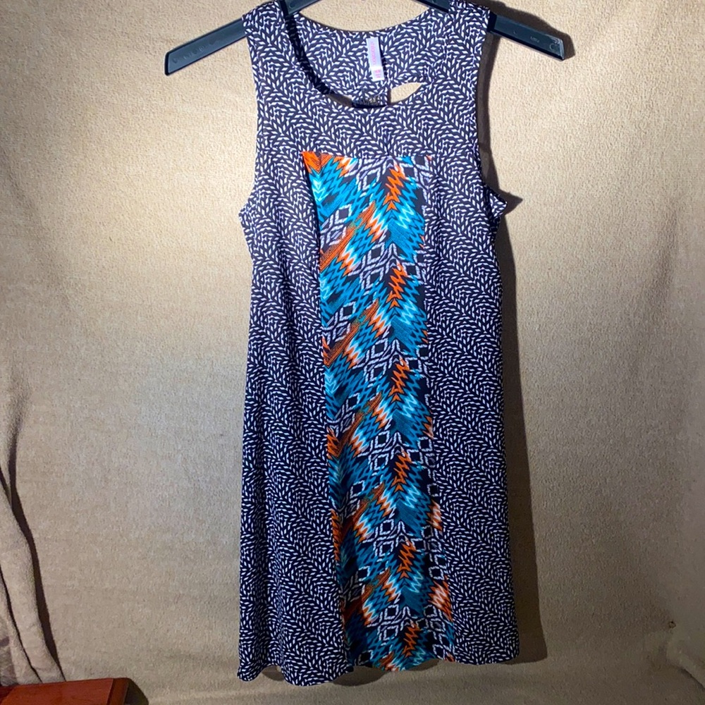 Women’s dress size medium brand new without tags in great condition.
